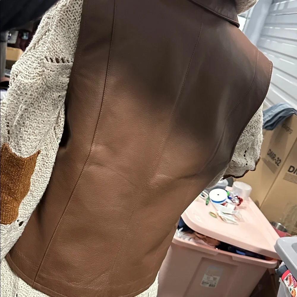 Lisa International women’s Brown genuine Leather Vest with front zipper size M - Picture 2 of 9